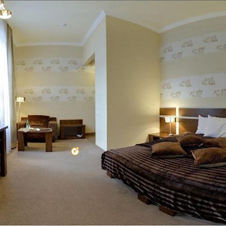 Four Rooms Mini-Hotel Charkiv Rum bild